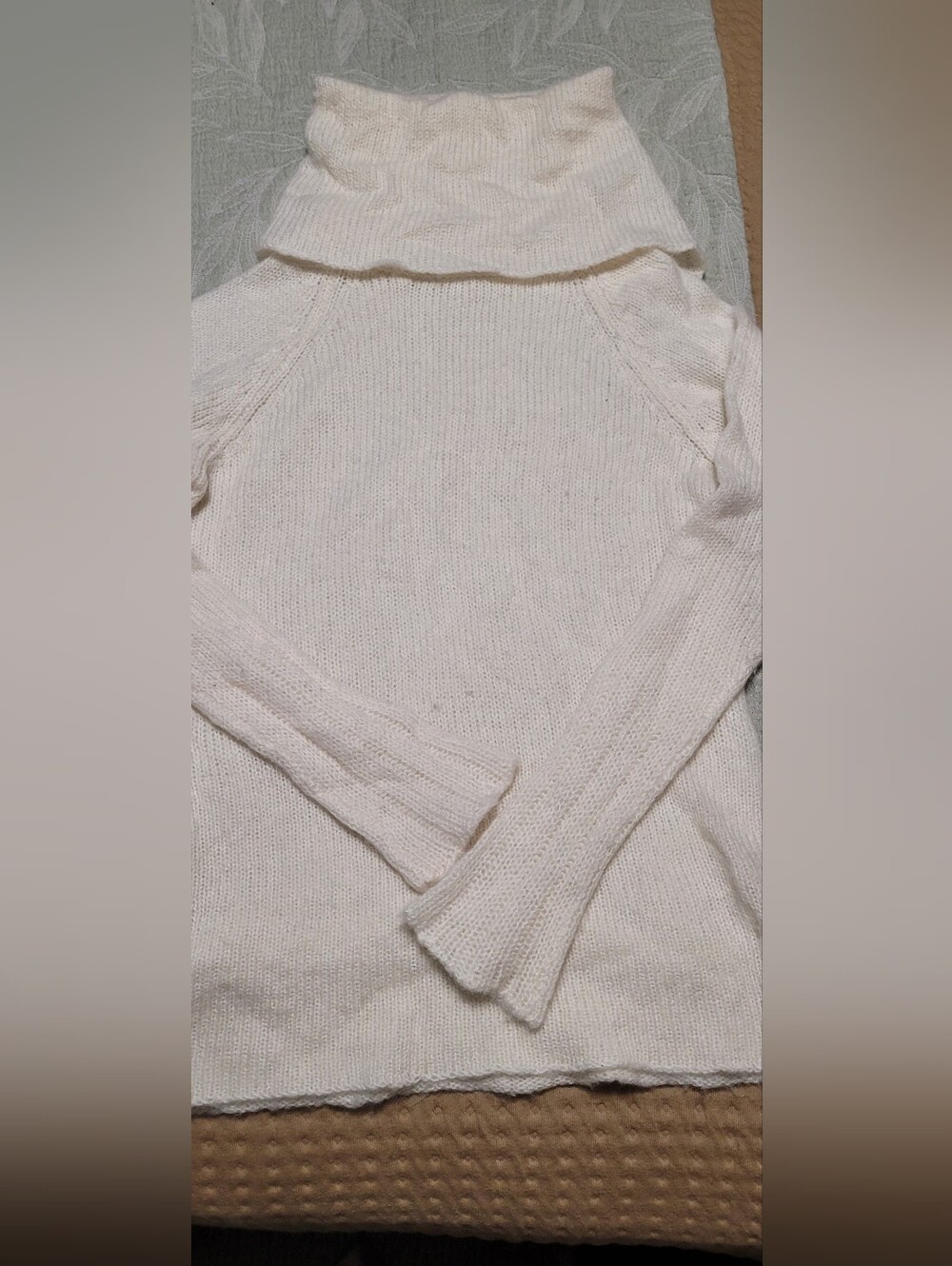💛2 for $20💛 Bundle and save Levi's Cream Fold-Over Turtleneck Sweater